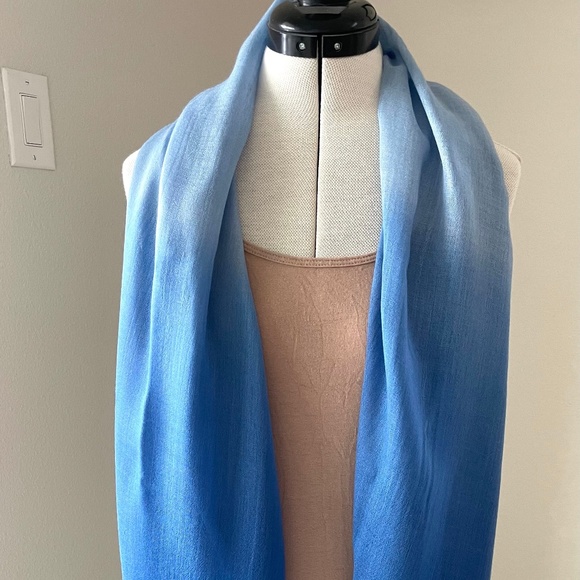 JONES NEW YORK Blue Scarf Shawl Wrap Blue Dip-Dye Ombré with Fringe - EUC - Picture 3 of 9